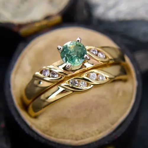 Ring with Green Crystal in Vintage Gold Unique Joyas