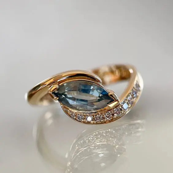 Vintage Brilliant Blue Crystal Ring Unique Joyas