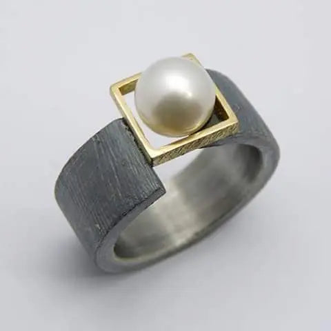 Dark ring with vintage pearl Unique Joyas