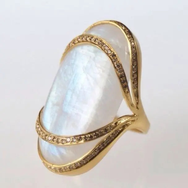 Ring with white stone in vintage gold Unique Joyas