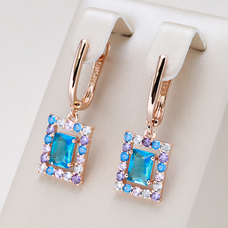 Elegant earrings in blue cubic crystal in gold